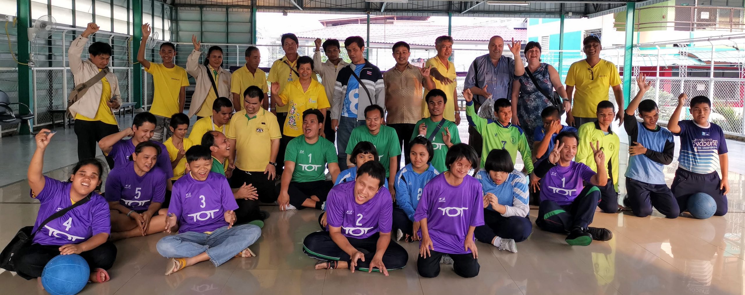 Schülerinnen und Schüler nach dem Turnier in Pattaya